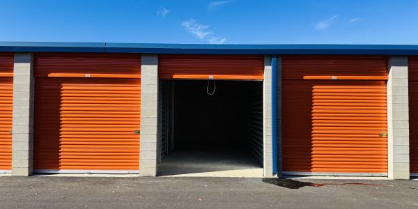 Mountain Top Self Storage - 795 West Tehachapi Boulevard