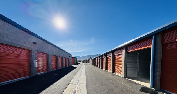 Mountain Top Self Storage - 795 West Tehachapi Boulevard
