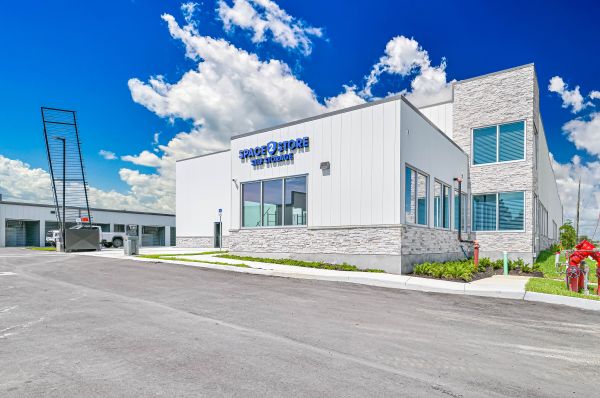 SPACE 2 STORE Self Storage - 2036 De Navarra Parkway
