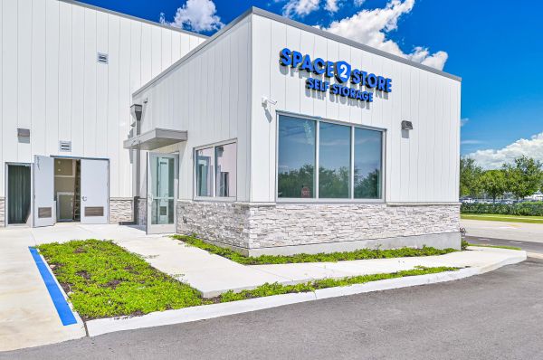 SPACE 2 STORE Self Storage - 2036 De Navarra Parkway