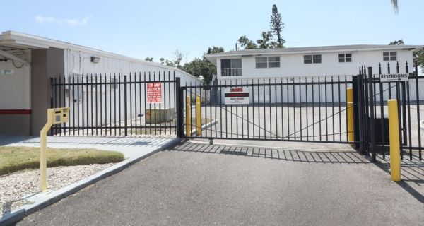 iStorage - 7002 - Beneva Rd - 335 South Beneva Road