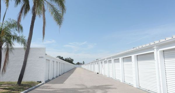iStorage - 7002 - Beneva Rd - 335 South Beneva Road