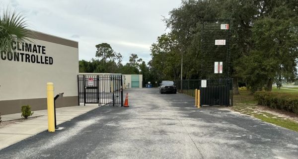 iStorage - 7018 - Spring Hill - 1000 Commercial Way