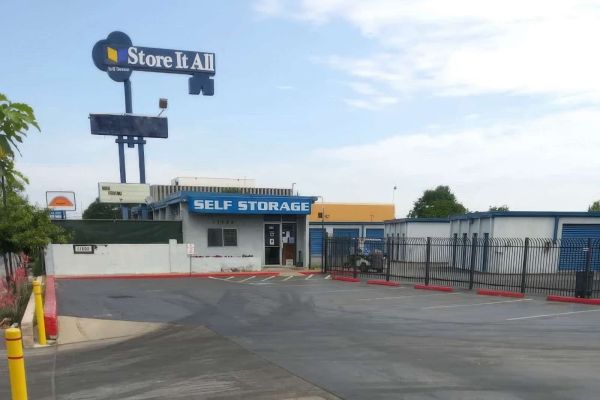 Avid Storage - Airline - 11820 Airline Drive