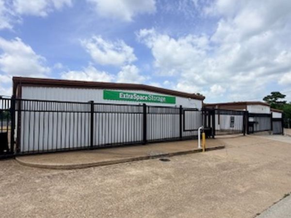 Extra Space Storage - 5067 - Grapevine - N Scribner St - 401 North Scribner Street
