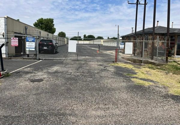 Amarillo Storage Center - 6306 Canyon Dr