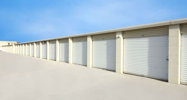 RightSpace Storage - 3040 - San Jacinto - 442 W Esplanade Ave