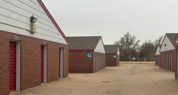 iStorage - 8217 - Wichita KS - 2010 South Seneca Street