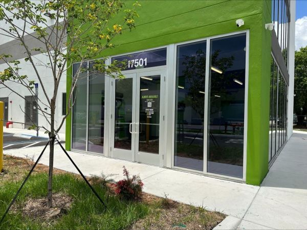 Extra Space Storage - 6998 - Palmetto Bay - SW 99th Rd - 17501 Southwest 99th Road