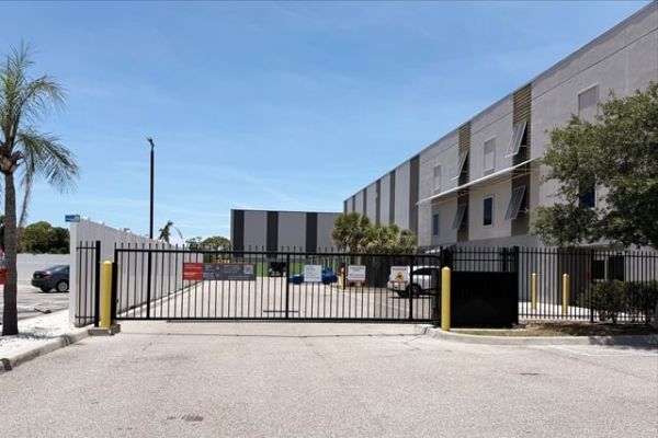 Public Storage - Englewood - 540 N Indiana Ave - 540 N Indiana Ave