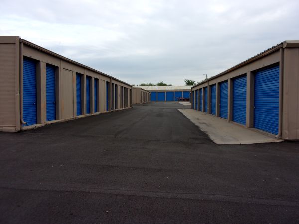 Peoples Choice Storage Wichita - Hillside - 3401 North Hillside Street
