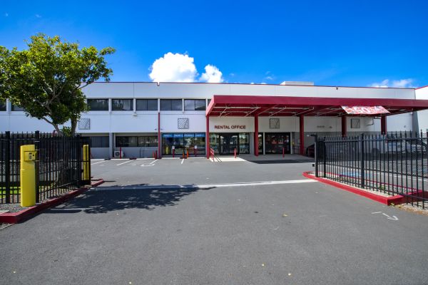 Hawai'i Self Storage - Iwilei - 907 Dillingham Boulevard