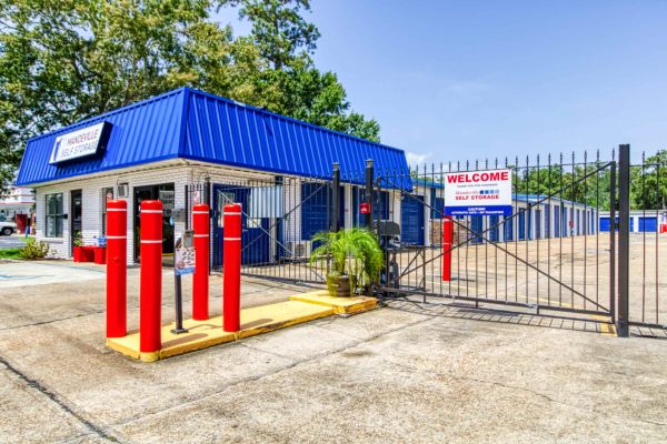 Mandeville Self Storage - 2425 Florida Street