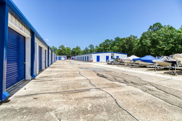 Mandeville Self Storage - 2425 Florida Street