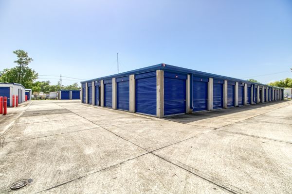 Mandeville Self Storage - 2425 Florida Street