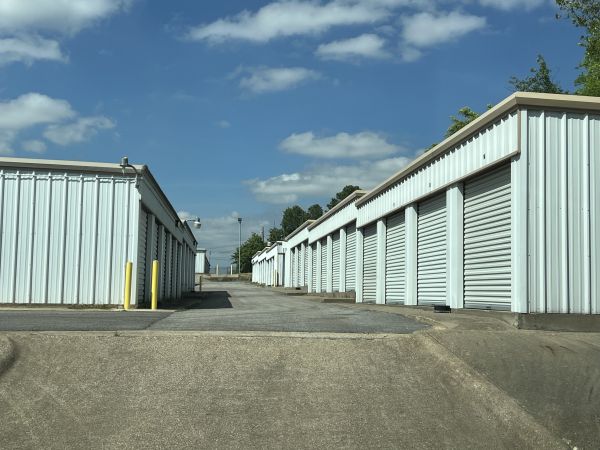 Storology Storage - North Loop - 2202 Northeast Loop 7