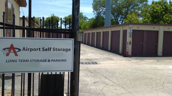Airport Self Storage - Del Valle - 2725 Lyle Rd