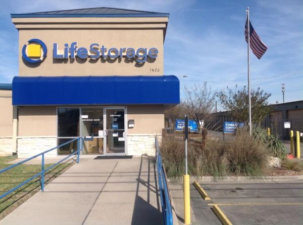 Life Storage - San Marcos - 1620 IH-35 South - 1620 Ih-35 S