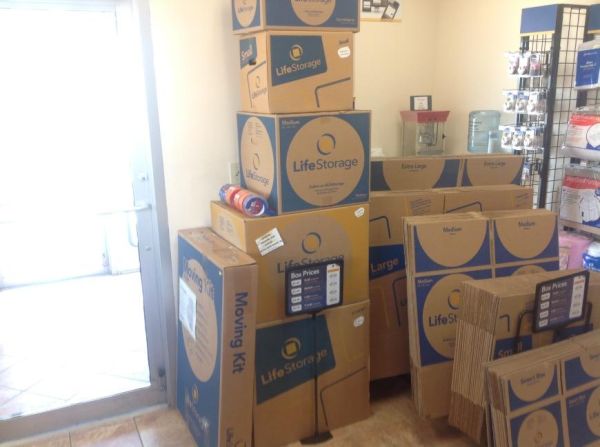 Life Storage - San Marcos - 1620 IH-35 South - 1620 Ih-35 S