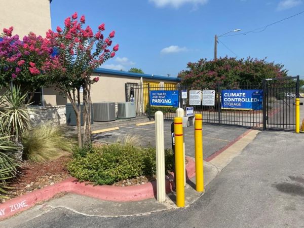 Life Storage - San Marcos - 1620 IH-35 South - 1620 Ih-35 S