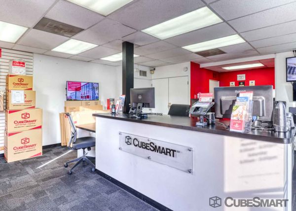 CubeSmart Self Storage - Long Beach - 198 W Artesia Blvd