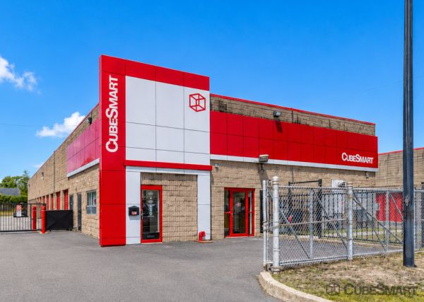 CubeSmart Self Storage - North Babylon - 240 Bay Shore Road