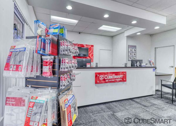 CubeSmart Self Storage - Cape Coral - 301 Ne Pine Island Rd - 301 NE Pine Island Rd