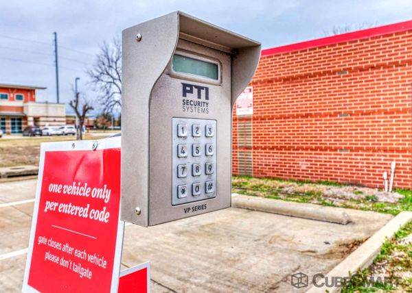 CubeSmart Self Storage - Garland - 2375 Arapaho Rd - 2375 Arapaho Rd
