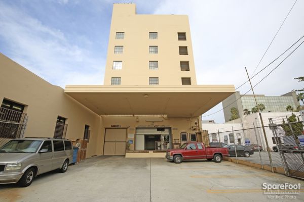 Beverly Hills Self Storage - 9014 Wilshire Blvd
