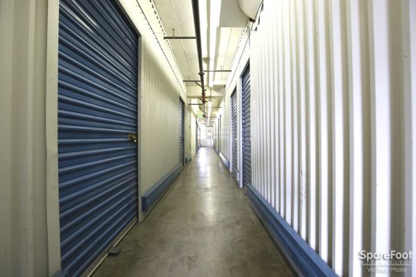 Beverly Hills Self Storage - 9014 Wilshire Blvd