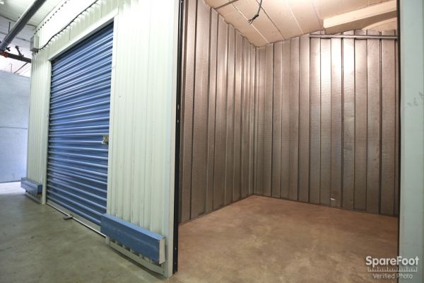 Beverly Hills Self Storage - 9014 Wilshire Blvd