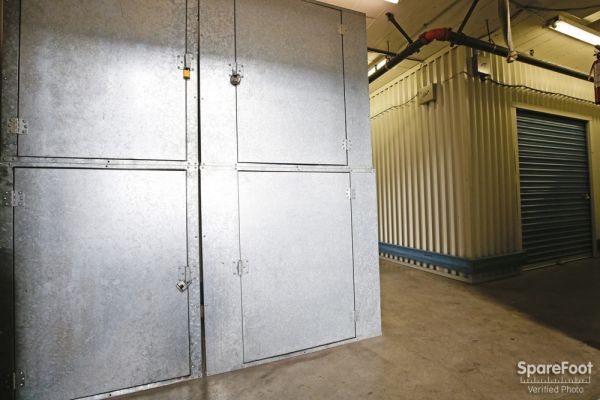 Beverly Hills Self Storage - 9014 Wilshire Blvd