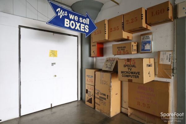 Studio Self Storage - 6200 Lankershim Blvd