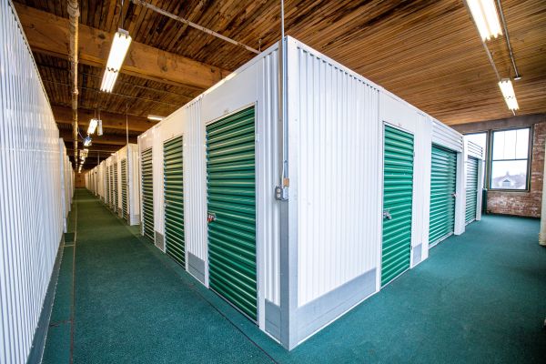 East Bank Storage - 35th & Racine - 1200 W 35th St