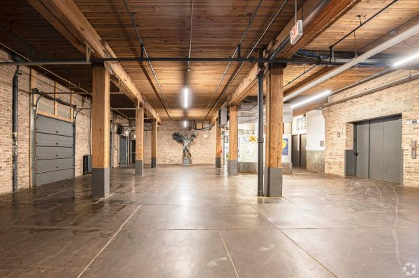East Bank Storage - 35th & Racine - 1200 W 35th St