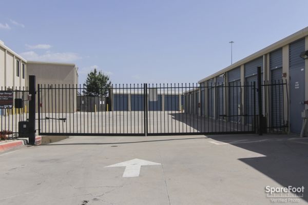 Advantage Storage - Las Colinas - 330 W. IH635