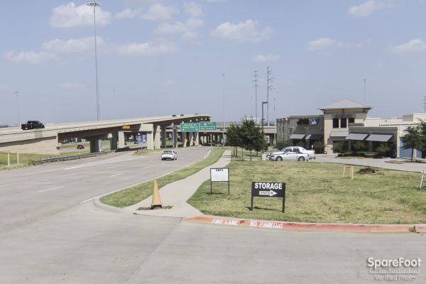 Advantage Storage - Las Colinas - 330 W. IH635