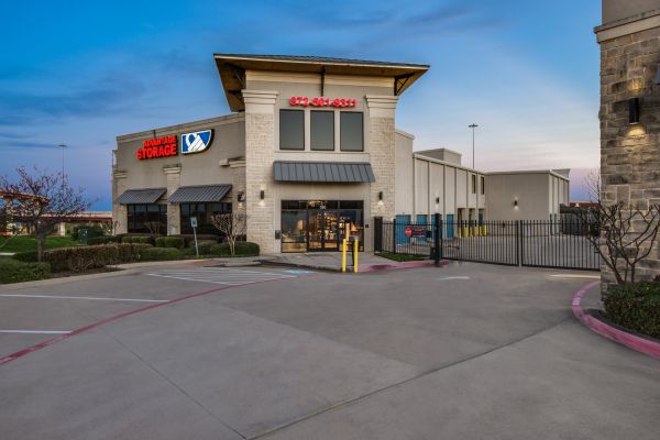Advantage Storage - Las Colinas - 330 W. IH635