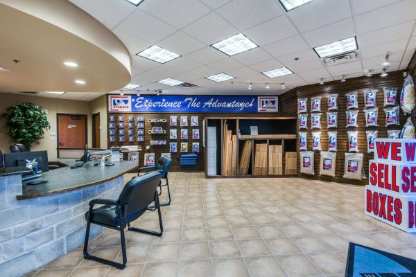 Advantage Storage - Las Colinas - 330 W. IH635