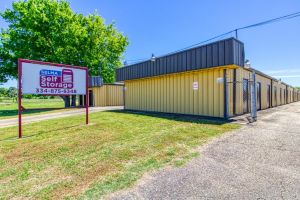 Selma Self Storage - 1112 Singleton Drive