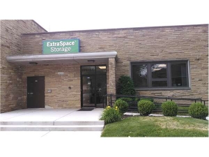 Extra Space Storage - Evanston - Greenwood St