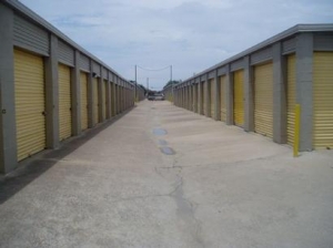 photo of Uncle Bob's Self Storage - Arlington - 1061 Duncan Perry Rd