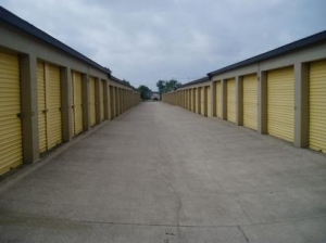 Uncle Bob's Self Storage - Fort Worth - 4820 Western Center Blvd - Photo 1