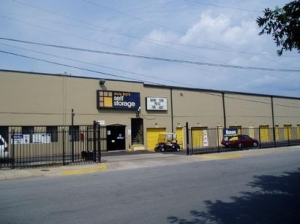 photo of Uncle Bob's Self Storage - Dallas - 9450 Hargrove Dr