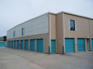 Uncle Bob's Self Storage - Dallas - 13820 Montfort Dr - Photo 4