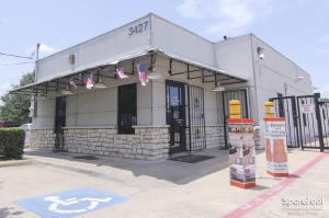 Access Self Storage - Oak Cliff