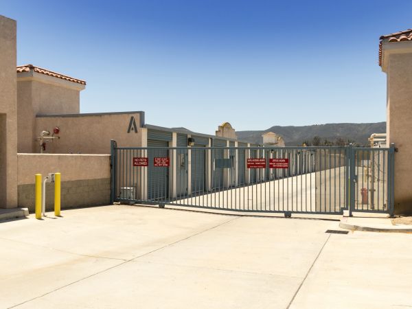 Jefferson Self Storage - 25435 Jefferson Ave