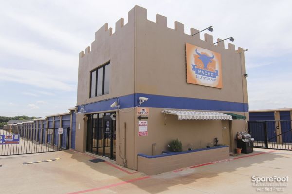 Macho Self Storage - Irving - 3930 Valley View Ln