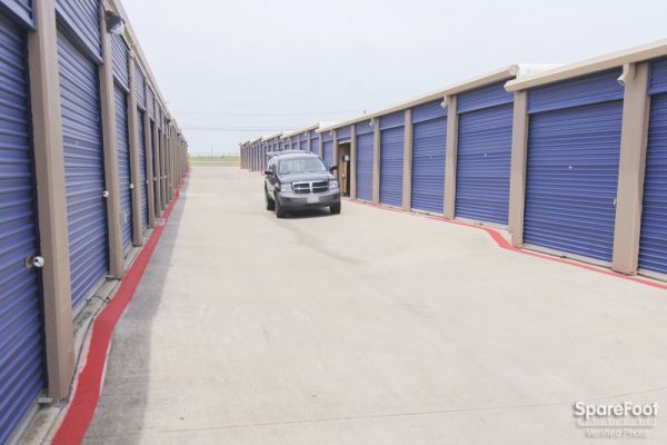 Macho Self Storage - Irving - 3930 Valley View Ln