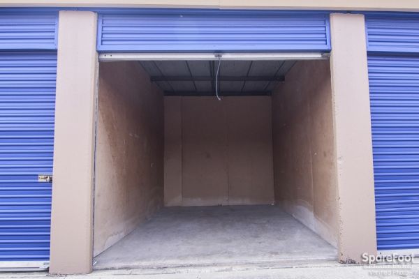 Macho Self Storage - Irving - 3930 Valley View Ln